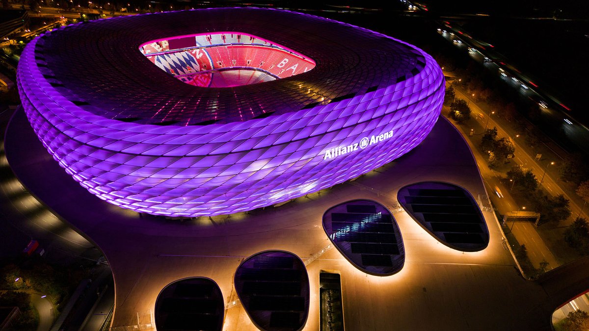 MediaBayernFR's tweet photo. Comme les années précédentes, l’Allianz Arena s’illuminera en violet ce 3 décembre à l’occasion de l’action mondiale #PurpleLightUp, afin d’attirer l’attention sur l’inclusion lors de la Journée internationale des personnes handicapées.
Herbert Hainer : "Le FC Bayern souhaite, à l’occasion de la Journée internationale des personnes handicapées, sensibiliser une fois de plus à l’intégration et, en même temps, donner du courage aux personnes concernées à participer activement à notre société."