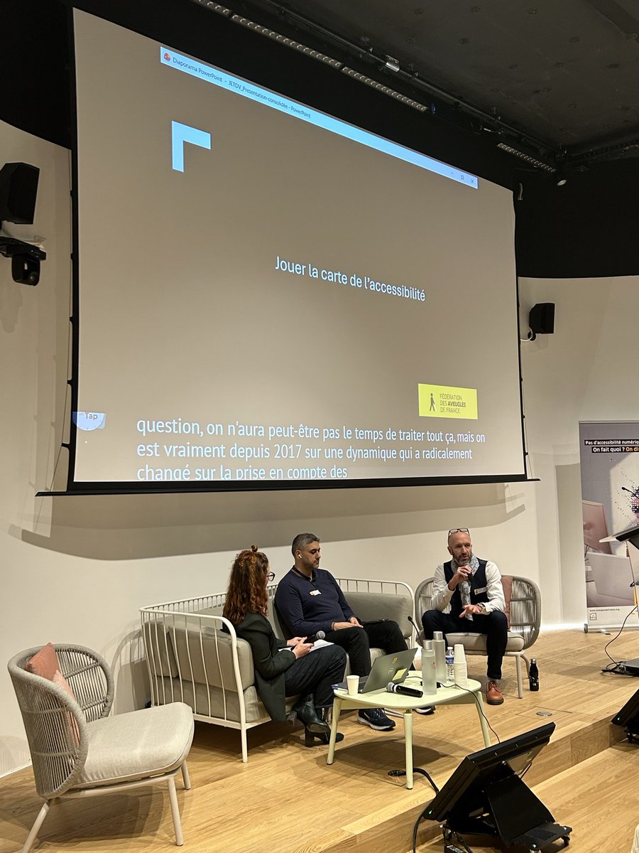 #JETDV2025

Dernière session de la journée : « Jouer la carte de l’accessibilité ! »

Avec l’intervention de Jérôme DUPIRE (Cap Games) et de Mehdi SMAEL BERAHAL (Lud’access).