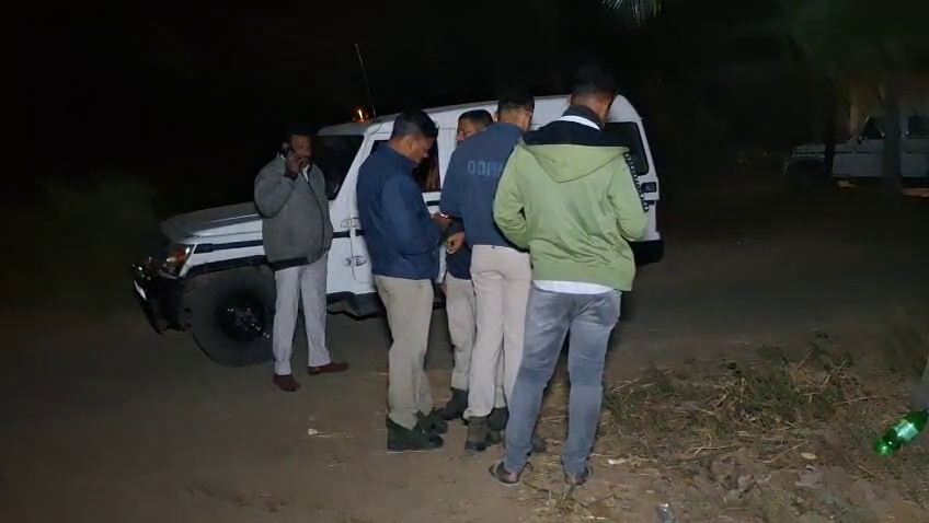 otvkhabar's tweet image. #ଜମି_ପାଇଁ_ଗାଁ_ଦାଣ୍ଡରେ_ଦାଦାକୁ_ହାଣି_ହତ୍ୟା
-ପିପିଲି: ଗାଁ ଦାଣ୍ଡରେ ଦାଦାକୁ ଗୋଡ଼ାଇ ଗୋଡ଼ାଇ ନିର୍ମମ ହତ୍ୟା
-ବଳଙ୍ଗା ତୋରିଆବନ୍ଧ ଗାଁରେ ଜମିବାଡ଼ି ବିବାଦରୁ ପୁତୁରାର ଆକ୍ରମଣ
-ପୁରୀ ଜିଲ୍ଲା ମୁଖ୍ୟ ହସ୍ପିଟାଲରେ ମୃତ ଘୋଷଣା କଲେ ଡାକ୍ତର
-ଗାଁରେ ଉତ୍ତେଜନା, ଅଭିଯୁକ୍ତକୁ ଧରିବାକୁ ସ୍ପେଶାଲ୍ ଟିମ୍ ଗଠନ
#Pipili #Murder #Odisha