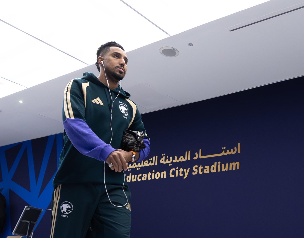 لحظة وصول الأسطورة سالم الدوسري إلى ملعب المُباراة 💚