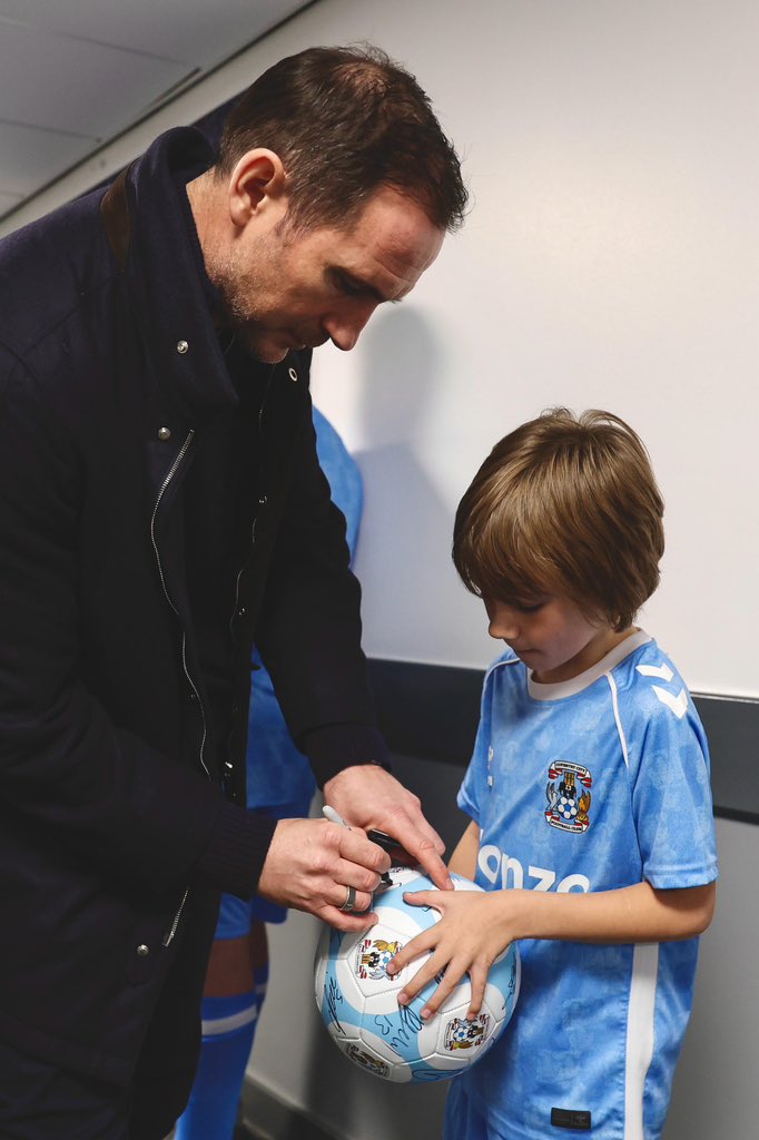 Aaron Ashmore tweet media