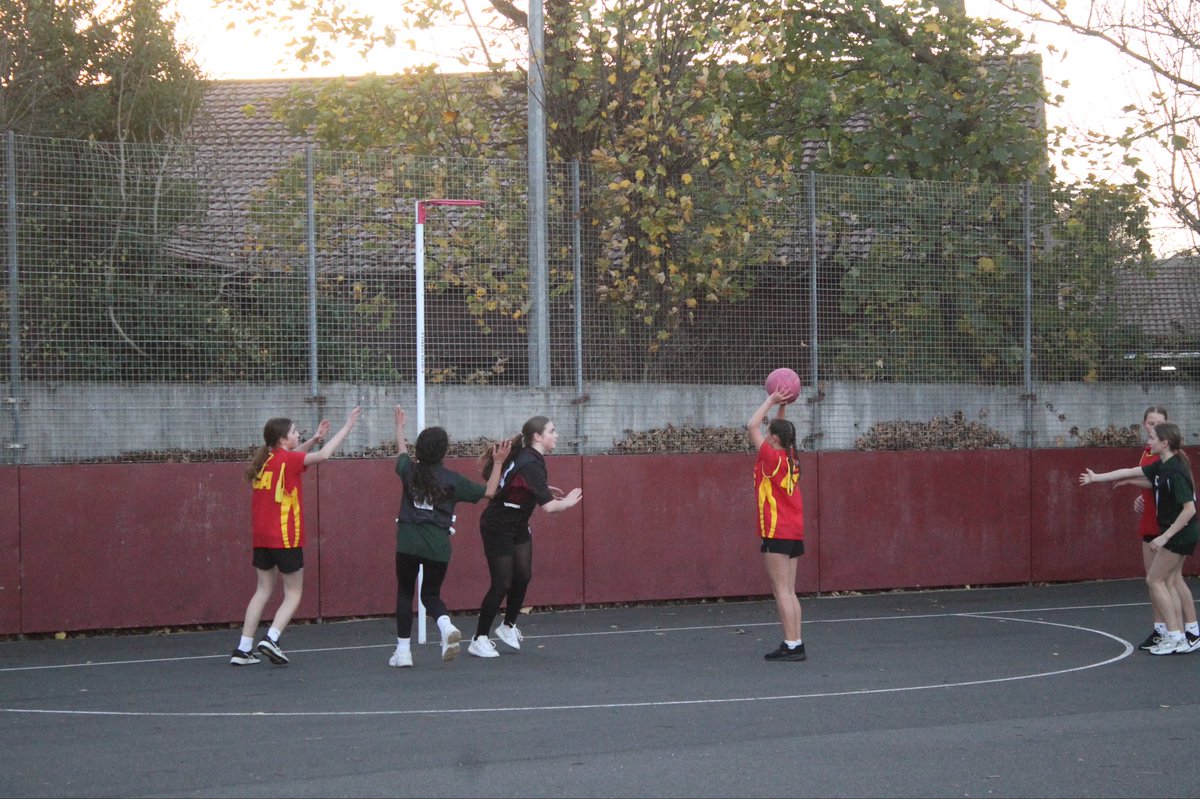 queensschturing's tweet photo. An amazing second place for these girls in year 8 house netball ! By far the biggest improvement I’ve ever seen from year 7 https://t.co/rPt0kkvJeq