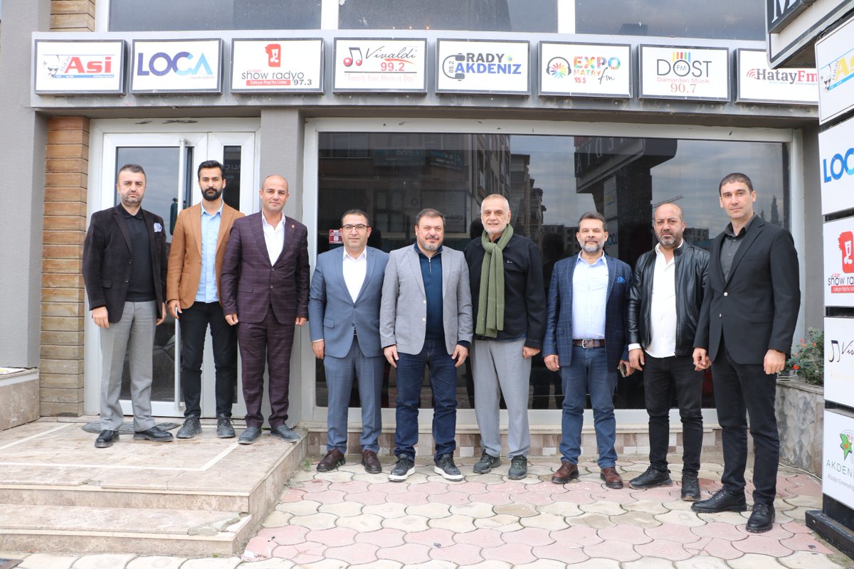 BeyzadeTV's tweet photo. 🚨 HATAY’IN EKONOMİSİ KIRILGAN BİR EŞİKTE
Hatay Ticaret ve Sanayi Odası (#HATSO) Başkanı Hikmet Çinçin, #Hatay Gazeteciler Cemiyeti’ni ziyaret ederek #HGC Başkanı Nihat Mazmanoğlu ve yönetimin kurulu üyeleri ile kent ekonomisine dair önemli değerlendirmelerde bulundu.
Çinçin, özellikle deprem sonrası toparlanma sürecinde #mücbir sebep halinin uzatılmasının Hatay için hayati önem taşıdığını vurguladı.
Detaylar 👇
https://t.co/5rVgAMVZaF
@HikmetCincin
@NihatMazmanoglu