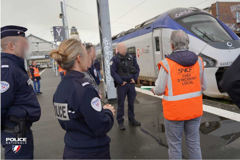 Aujourd’hui, était organisé une journée rencontre dans le cadre du partenariat POLICE/SNCF. Les risques, les interventions et les accidents en milieu ferroviaire ont été abordées, suivi par des ateliers sur les vols de métaux, les accidents et les interventions à bord des trains.