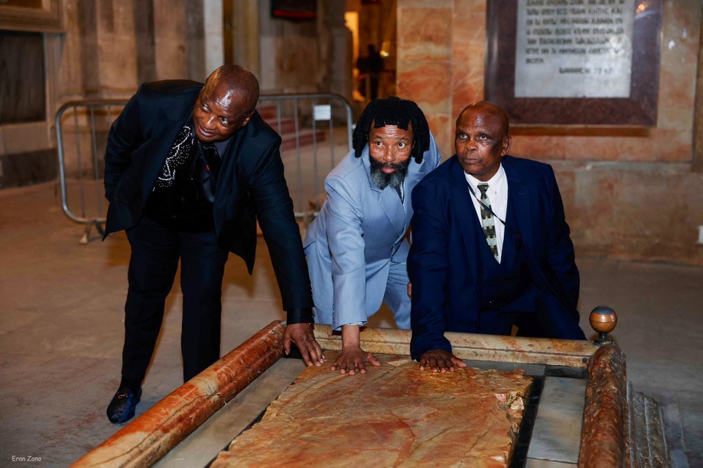IsraelinSA's tweet photo. His Majesty King Buyelekhaya Zwelibanzi Dalindyebo of the AbaThembu Kingdom visiting the holy places in Jerusalem 🇮🇱 

This visit underscores the profound historical, spiritual, and cultural significance that Jerusalem holds for believers around the world. https://t.co/jIJkDJKLLA