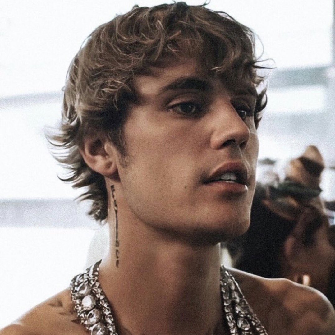 updatecharts's tweet image. Justin Bieber é agora o TERCEIRO artista com MAIS OUVINTES MENSAIS no Spotify, ultrapassando Taylor Swift.