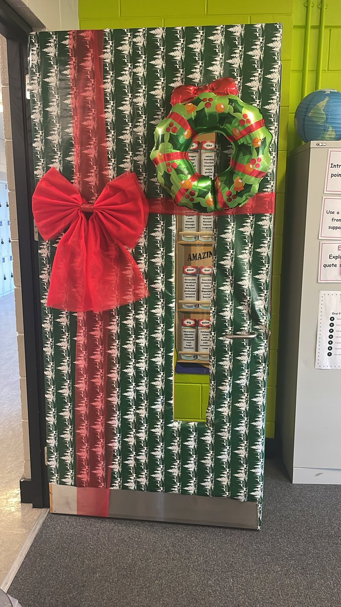 Let’s go December …🎄                                   #classroomdecor #geographyteacher #englishteacher #feelingfestive