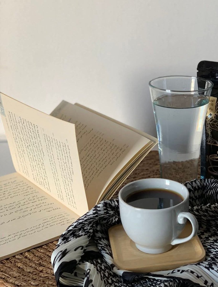 «إنّ شراستك كُلها 
إنّما هي لإخفاءِ قلبٍ هَش!»
- غسّان كنفاني.
#مساء_الــود_والـــورد  ☕🤍🌹