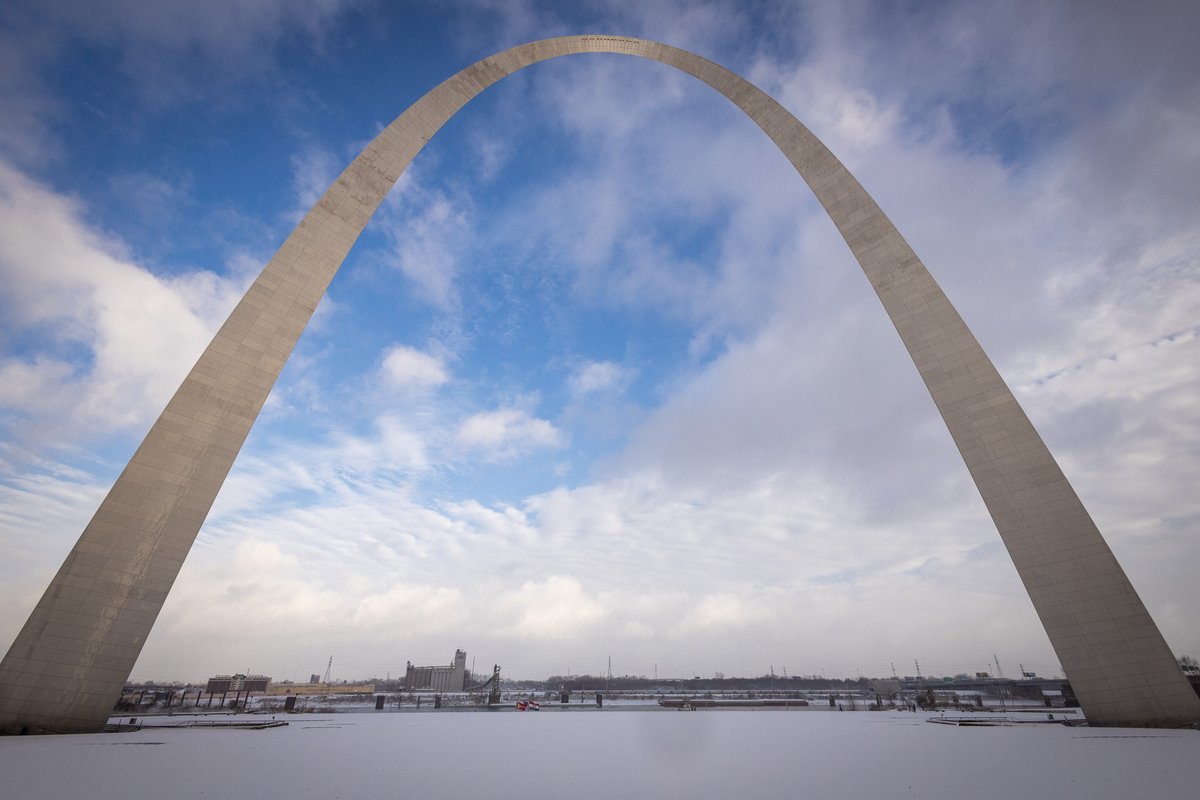 GatewayArchSTL's tweet image. I can’t frolic in the snow, but I can shimmer in it ❄️✨