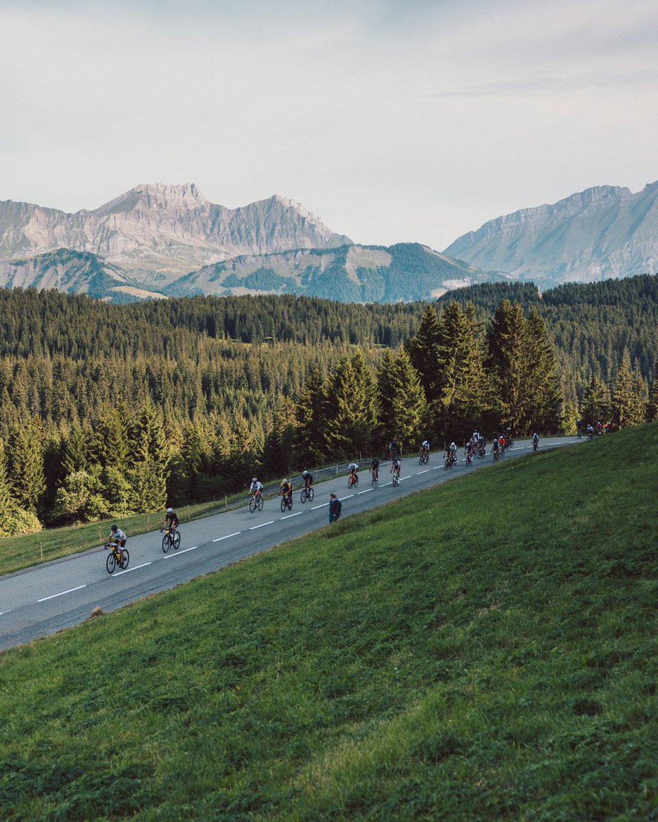 Aujourd’hui, c’est la Journée mondiale de la montagne ! Prêt à grimper, pédaler et savourer chaque sommet ? #LEtapeduTour t’attend ⚡🚴‍♂️

📸 A.S.O. / Bastien Séon &amp; Jennifer Lindini