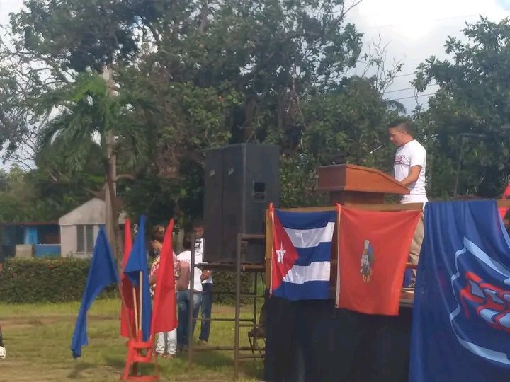 Se rememora en #MoaPrimeraPorElTrabajo el desembarco del Granma. Realizado acto provincial en #HolguinSi por el 55 aniversario de la FEEM. 
#CubaViveEnSuHistoria
#HonorHolguinero
<a href="/AsambleaMoa/">Asamblea Municipal Poder Popular MOA</a> 
<a href="/ManolihaHolguin/">Manuel F Hernández Aguilera</a> 
<a href="/QueipoRuiz/">Joel Queipo Ruíz</a> 
<a href="/YiganisM/">Yiganis Cruz Martínez</a>