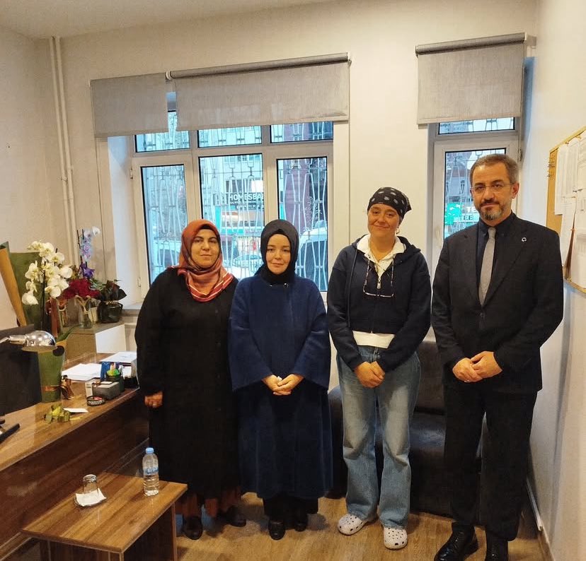 🔴İstanbul Müftüsü Emrullah Tuncel, Yasemin Minguzzi’yi tedavi gördüğü hastanede ziyaret etti. 
#MattiaAhmetMinguzzi