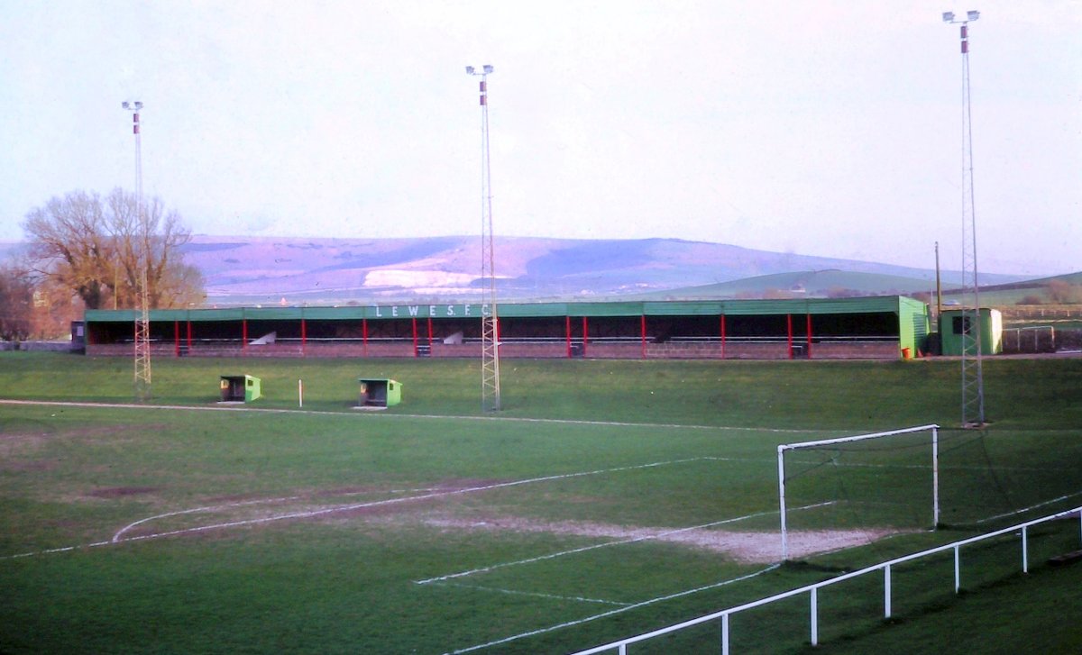 LOST IN: 2006
Sportscentre, Harlow Town
Highbury Stadium, Arsenal
Hilton Road Side, Recreation Park, Alloa Athletic
South Stand, Dripping Pan, Lewes
See hundreds more in the book, BEYOND THE CEMETERY END groundtastic.co.uk/beyond