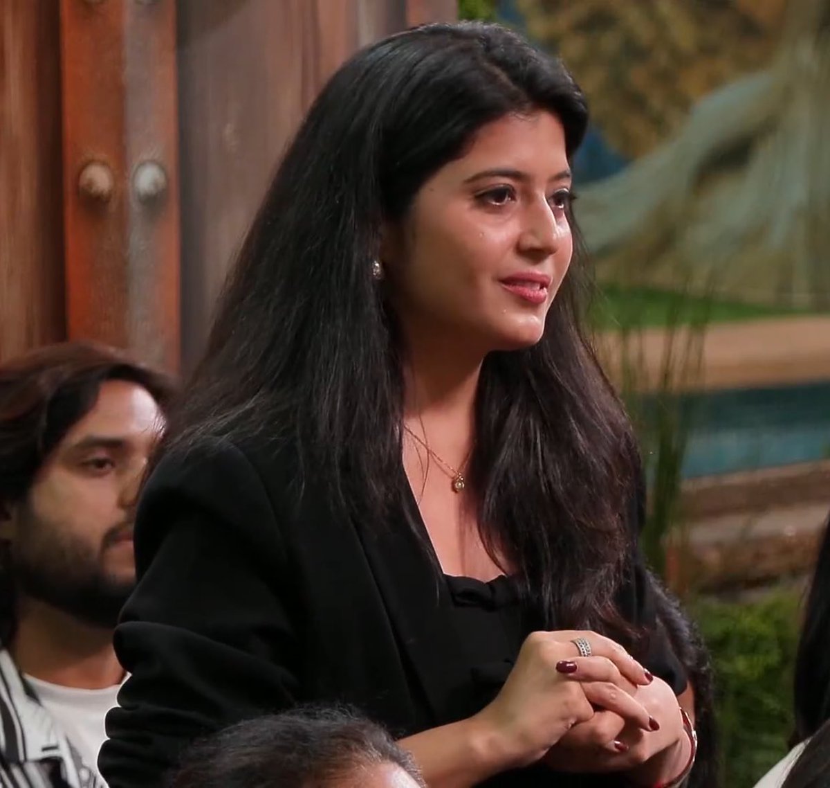 hope both sides of your pillow always stay cold and you always have a chilled water bottle next to your bed at 3am queen 🤍

#bb19 #biggboss19 #FarrhanaBhatt