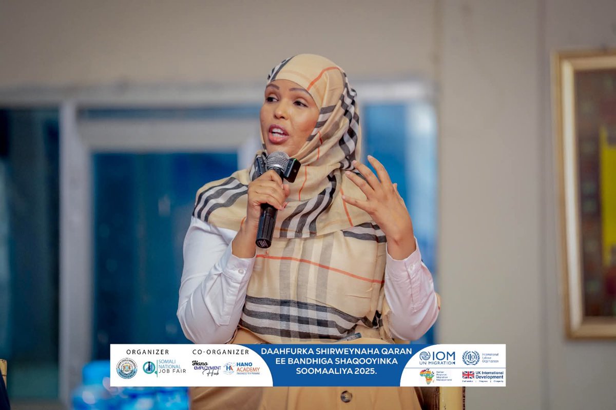 HanoEmployment's tweet photo. Madasha dood-wadaaga maanta, ka qaybgalayaashu waxay si qoto dheer uga hadleen caqabadaha hortaagan shaqo-abuurka iyo sidii loo ballaarin lahaa fursadaha dhalinyarada Soomaaliyeed 
#NationalJobFair2025 #ShaqoDhalinyaro #Somalia @HanoAcademy @DrSadiyoSiad https://t.co/1CVX9i0Q6o