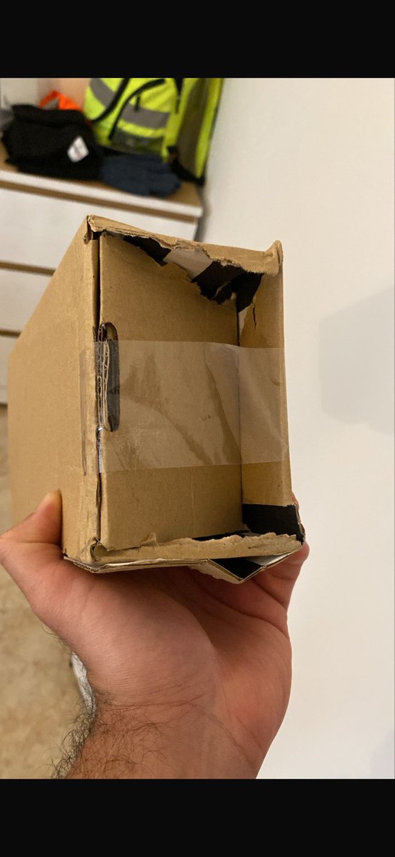 ErickLTT's tweet photo. Is it customary for @EvriDeliveryCom employees to steal high end items, don’t report the delivery, and run away without giving explanation, plus not proceeding with the reports made to their chatbot and call bot? https://t.co/E6OJOk8ubW