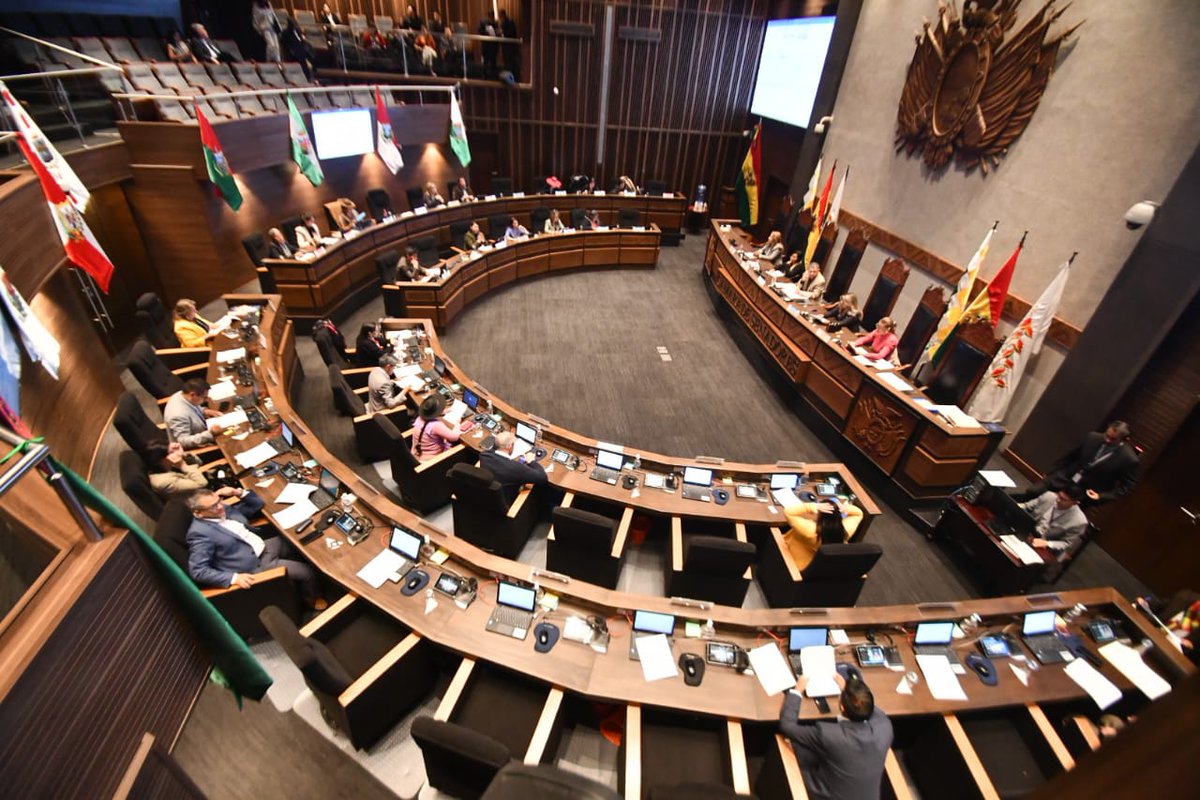 grupoeldeber's tweet image. Se reinstalo la Sesión Ordinaria de la Cámara de Senadores, para el trato de ley transitoria de elección de los vocales para el tribunal supremo electoral aprobado en la Cámara de Diputados.
📌Manténgase informado en eldeber.com.bo

#ElDeber #Bolivia #Senadores #Vocales