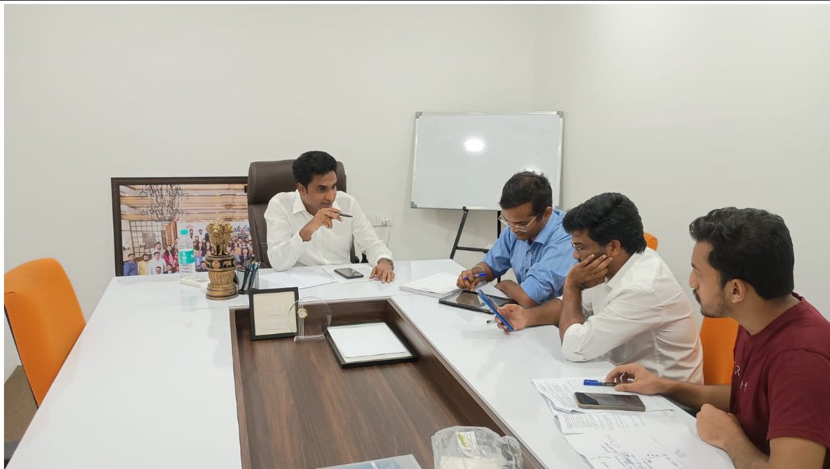 Mohankumar207's tweet photo. #upsc Interview Season begins! Frm 8 Dec, I’m back 2 wt I love most—1:1 interview mentorship. Sharing a glimpse from a DAF session at our Bengaluru HQ.

After 12 years, this phase still inspires me the most—real conversations, mutual learning, visible growth

#UPSCPreparation https://t.co/T66BoziUVS