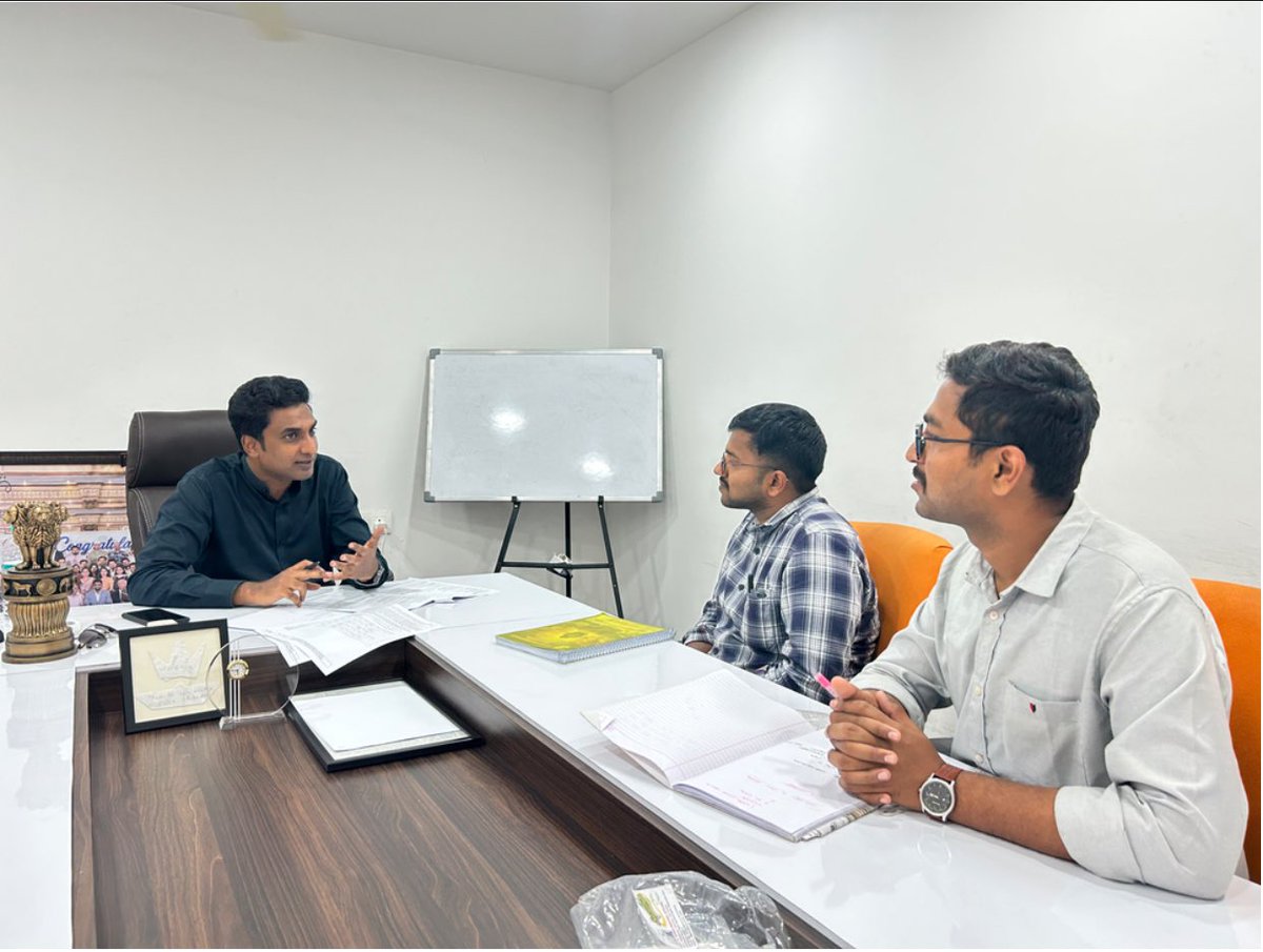 Mohankumar207's tweet photo. #upsc Interview Season begins! Frm 8 Dec, I’m back 2 wt I love most—1:1 interview mentorship. Sharing a glimpse from a DAF session at our Bengaluru HQ.

After 12 years, this phase still inspires me the most—real conversations, mutual learning, visible growth

#UPSCPreparation https://t.co/T66BoziUVS