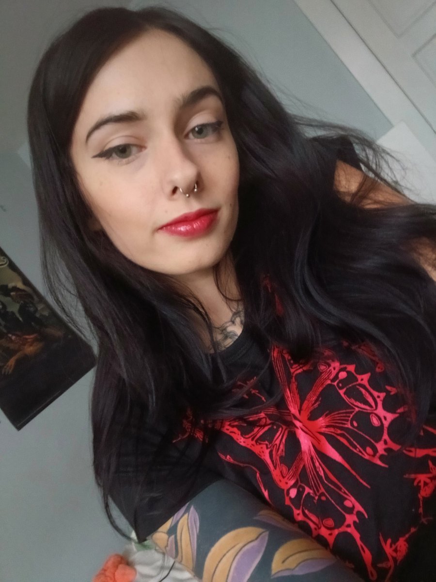 BexBex945874's tweet photo. This shirt on stream tn? ;) 💋 https://t.co/ThzBQALPMf
