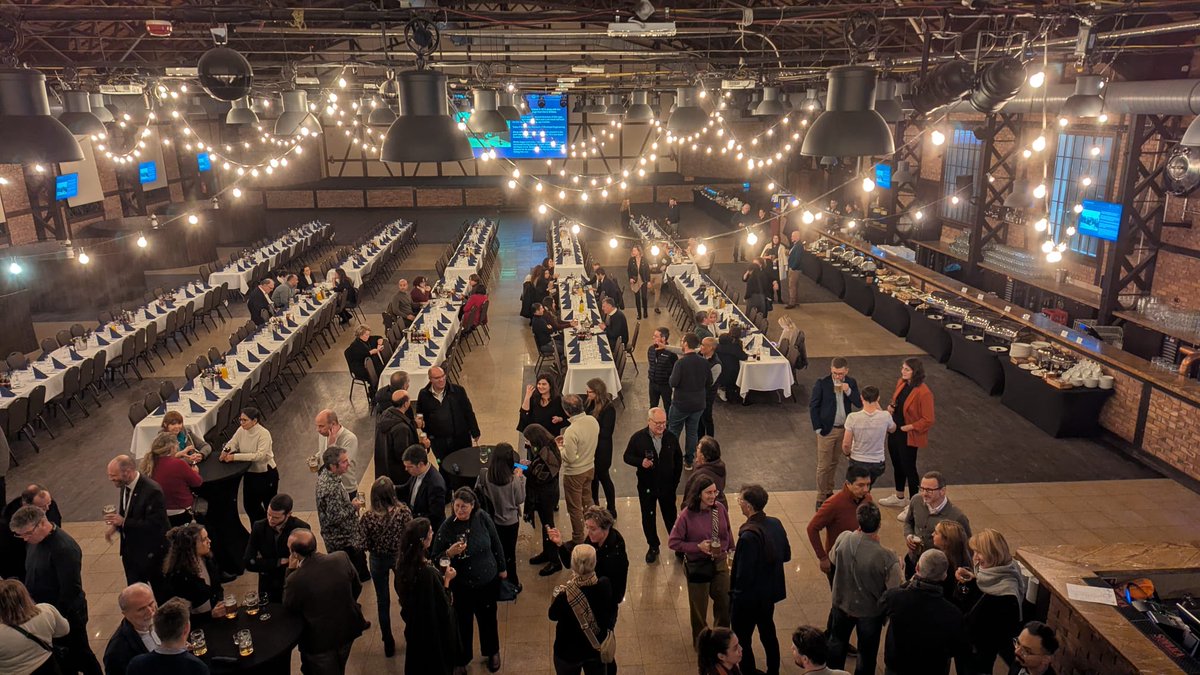 hacastudio's tweet image. A dinner isn’t just dinner. It’s #networking, decompression, and a chance for ideas to land.

Long tables, warm lighting, and a room built for conversation: designing these transition moments is as important as the main stage.

#EventPlanning