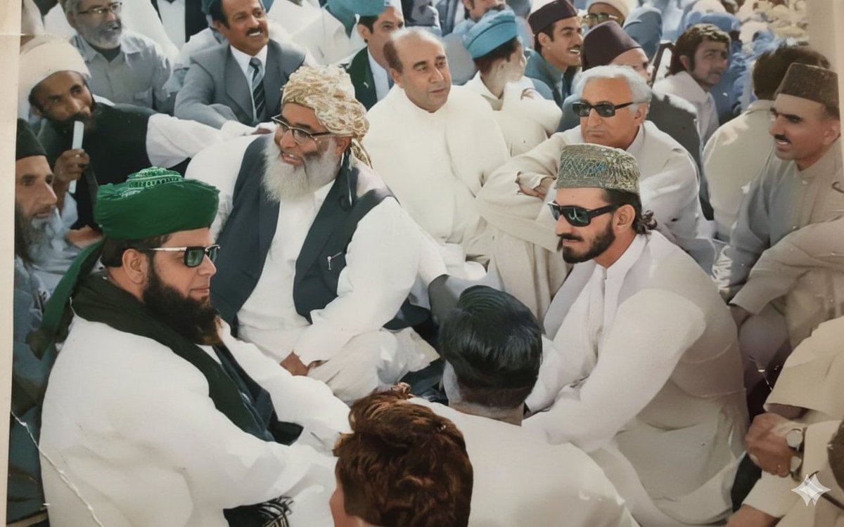 مفتی محمود اور شاہ احمد نورانی کی ٹیم کی کوششوں اور دلائل کے نتیجے میں ہی قومی اسمبلی نے 7 ستمبر 1974ء کو پاکستان کے آئین میں دوسری آئینی ترمیم منظور کی، جس کے تحت قادیانیوں (احمدیوں اور لاہوری گروپ) کو غیر مسلم اقلیت قرار دیا گیا۔

#محافظ_ختم_نبوت_مولانا