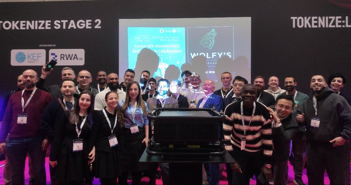 终于见到 Kaspa 的家人们了！今天太开心了！💚

​非常荣幸见到了Y神 <a href="/hashdag/">Yonatan Sompolinsky</a>，本人真的超级 Nice，非常有亲和力。（追星成功 Yeah!!!!）

​强大的社区，未来可期💪
<a href="/Kaspa_KEF/">Kaspa Eco Foundation (KEF)</a> #Kaspa #KAS #KaspaFamily #tokenizeLDN