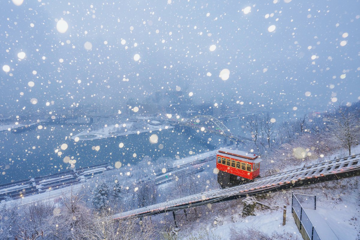 What a morning in #Pittsburgh today. I was downtown for over six hours capturing the snow as it fell on the Steel City, and it might be one of my favorite snowfalls ever. I have so many views to share, but we'll start with one from Mt. Washington, a snowglobe view of the incline.