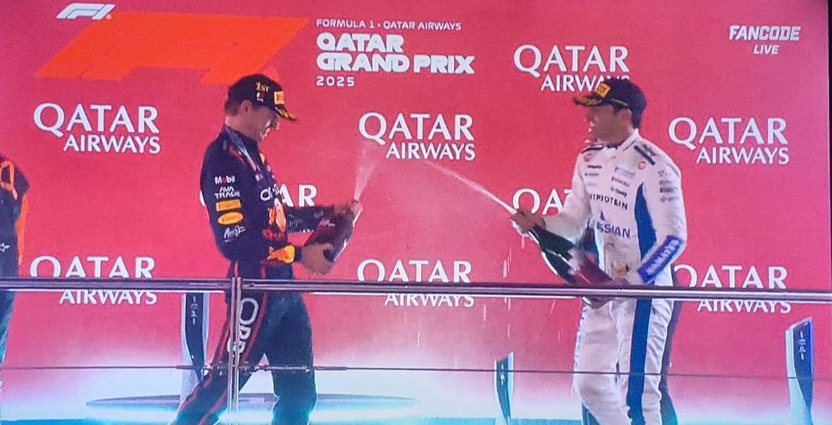 chilionswift's tweet image. my silly boys☹️💙