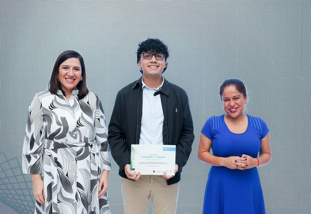 Mlhayemsv's tweet image. En conjunto con @ miturelsalvador desarrollamos la final de la Categoría Especial de Innovación Turística en la Copa Mundial de Emprendimiento #EWC 2023-2024. 😎🏆\n\n6 emprendedores del sector turístico mostraron sus ideas creativas al adoptar tecnologías para innovar