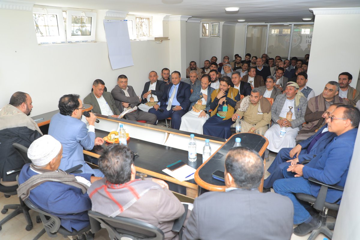 finance_yemen's tweet image. انعقاد اللقاء الأسبوعي بين الحكومة والقطاع الخاص بمقر الغرفة التجارية 
الثلاثاء، 12 جمادى الآخرة 1447هـ الموافق 02 ديسمبر 2025 
صنعاء - سبأ: 
عقد اليوم في مقر الغرفة التجارية والصناعية بالعاصمة صنعاء، اللقاء الأسبوعي بين الحكومة والقطاع الخاص برئاسة وزير المالية عبدالجبار أحمد…