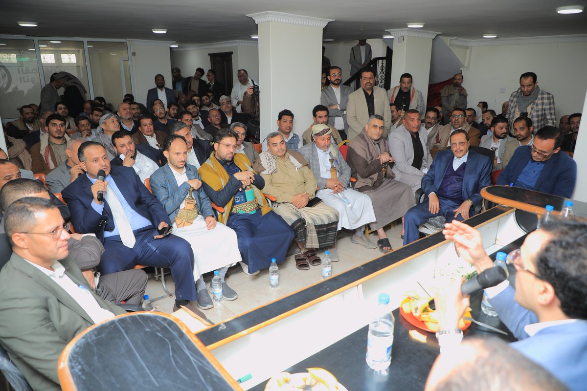 finance_yemen's tweet image. انعقاد اللقاء الأسبوعي بين الحكومة والقطاع الخاص بمقر الغرفة التجارية 
الثلاثاء، 12 جمادى الآخرة 1447هـ الموافق 02 ديسمبر 2025 
صنعاء - سبأ: 
عقد اليوم في مقر الغرفة التجارية والصناعية بالعاصمة صنعاء، اللقاء الأسبوعي بين الحكومة والقطاع الخاص برئاسة وزير المالية عبدالجبار أحمد…