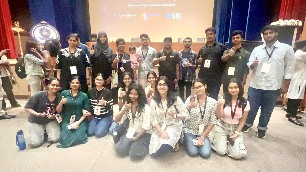 YoungistaanFDN's tweet photo. Our #SeniorSaathi volunteers stepped up once again. The team joined the launch of #FraudKaFullStop to strengthen efforts to protect people from digital scams. Geared up to support @TelanganaCOPs in empowering elders with awareness &amp; safety.

To Volunteer: https://t.co/y7DZVEgJAC https://t.co/UsYN64S7z6
