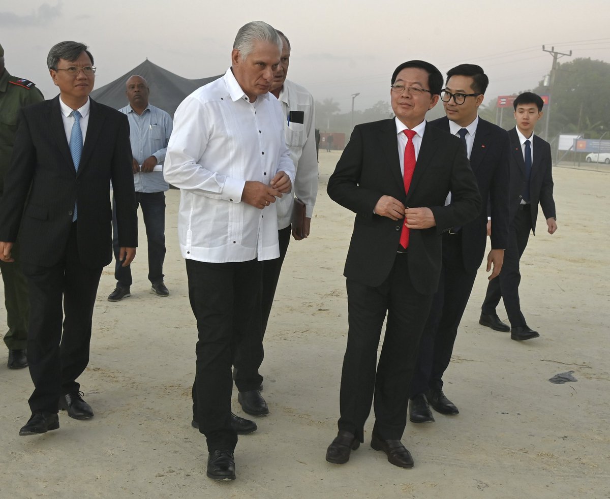 🇨🇺| En fecha memorable para la historia patria, este 2 de diciembre, el Presidente <a href="/DiazCanelB/">Miguel Díaz-Canel Bermúdez</a> junto al viceprimer ministro vietnamita, Ho Quoc Dung, encabezaron el Acto Político Cultural por el aniversario 65 del establecimiento de relaciones diplomáticas entre ambos países.