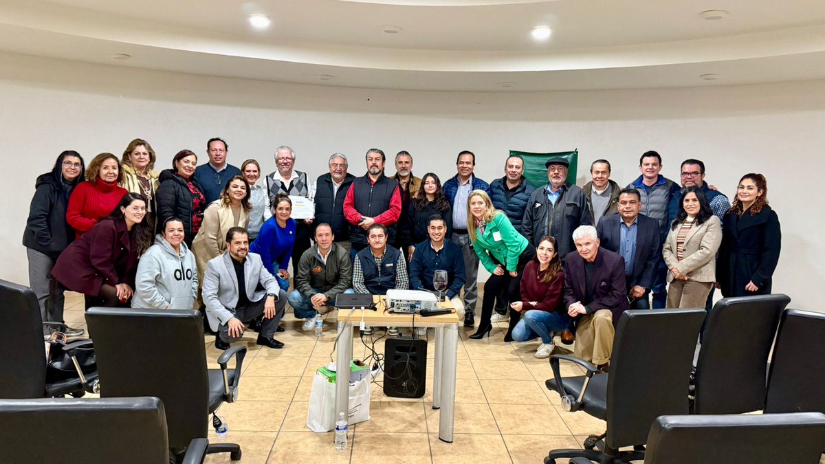 ampisanluis's tweet image. #Networking El Lic. Jorge Chessal Palau impartió el tema de Ley Antilavado para nuestros asistentes a este networking. Agradecemos la organización de este evento a  nuestro Consejero Mario Lozano Arceo. Asisitieron, entre otros, asociados e invitados externos,