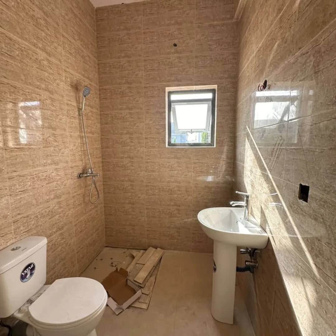 Meekrealestate's tweet photo. FOR SALE 📍

1, 2 &amp; 3-BEDROOM APARTMENTS WITH BQ

FEATURES:
- All rooms ensuite
- Guest toilet
- Kitchen with pantry
- Tarred road
- Ample parking lot
- Security post

LOCATION: Jahi, Abuja

PRICE:
- 120M (1-BEDROOM APARTMENT)
- 140m (2-BEDROOM APARTMENT) https://t.co/CmFp0LOG0W