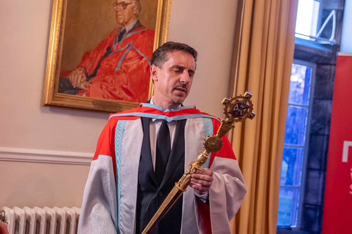 Football legend, broadcaster, entrepreneur and Doctor 🎓.

Today, Gary Neville received an Honorary Doctorate from Queen’s in recognition of his outstanding contributions to sports, business, education and philanthropy at a special ceremony on campus.  

“It is a tremendous