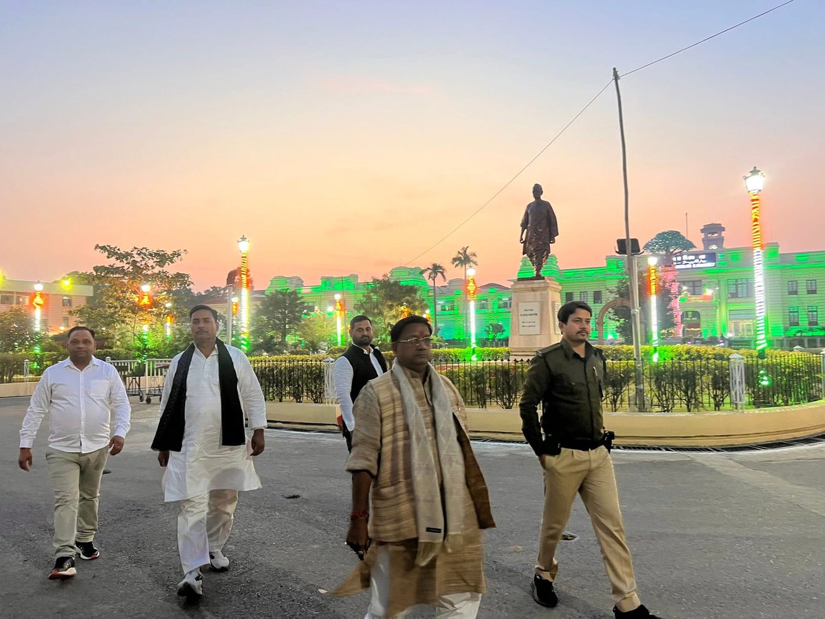 Ershailendrabjp's tweet photo. बिहार विधानसभा परिसर में विभिन्न आधिकारिक काग़ज़ी प्रक्रियाओं हेतु उपस्थित हुआ।
जनसेवा और क्षेत्रीय विकास से जुड़े प्रत्येक कार्य को तत्परता से आगे बढ़ाने का संकल्प।
#BiharVidhansabha #OfficialWork #PublicDuty https://t.co/A7h6WBbtc7