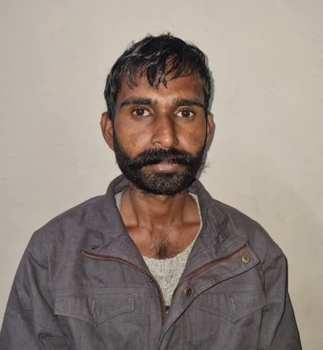 राजस्थान के श्रीगंगानगर में कल ISI एजेंट प्रकाश सिंह उर्फ बादल को CID इंटेलिजेंस की जयपुर इकाई ने गिरफ्तार किया है। नेशनल मीडिया में ये नाम कहीं फिट नहीं बैठ रहा है इसलिए कहीं कोई हल्ला बोल नही है, अब हमारी आपकी जिम्मेदारी है कि इस खबर से देशवासियों को अवगत करवाया जाए।