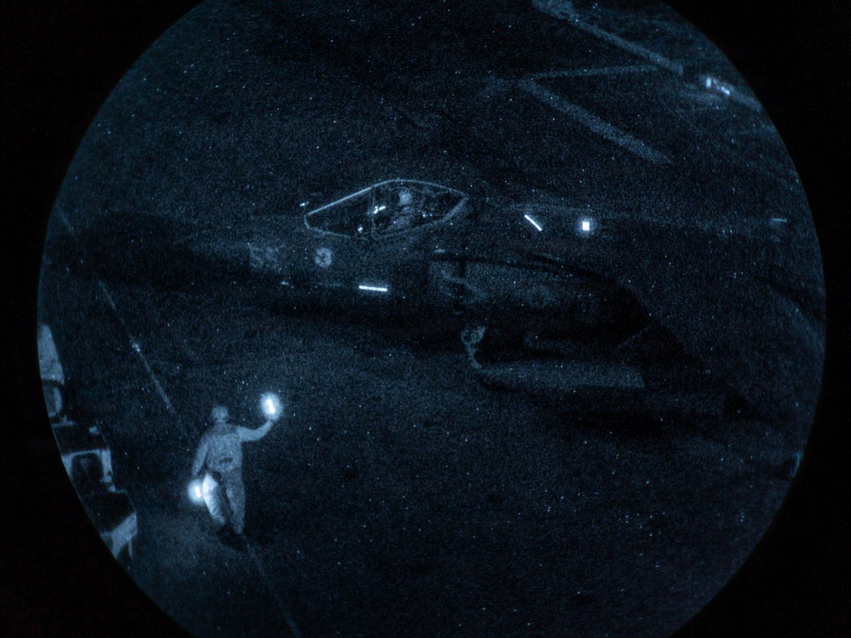 22nd_MEU's tweet image. 📍Caribbean Sea

#marines with VMM 263 (REIN), #22ndMEUSOC, conduct night flight operations while aboard the USS Iwo Jima (LHD 7) while underway in the Caribbean Sea, Nov. 4, 2025.

@USMC 📸

@Southcom @DeptofWar