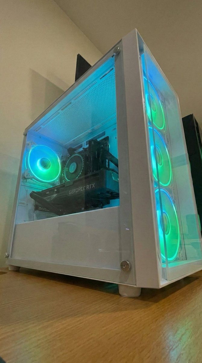 www_ginger6_com's tweet image. 🔥Pc of the day🔥

Want smooth gaming without overspending?

 This customer bought an i5-12400F + RTX 5060 rig. 32GB DDR5. 1TB SSD. ARGB case.
Built by Ginger6.

⚡ Build yours today. 👉ginger6.com/g6-infinity-x3…
#CustomPC #GamingRig #Ginger6 #RTX5060 #IntelCorei5