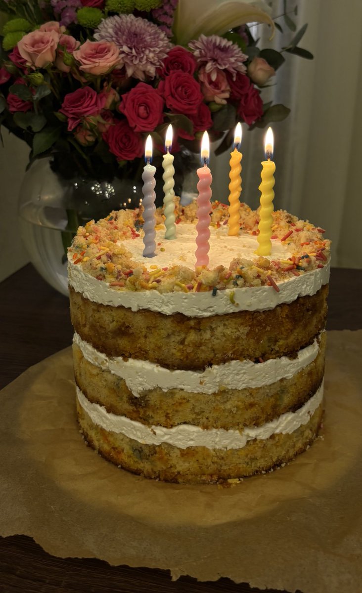 Zuka_am's tweet photo. Birthday cake 🎂🎉 https://t.co/c26spIIad9