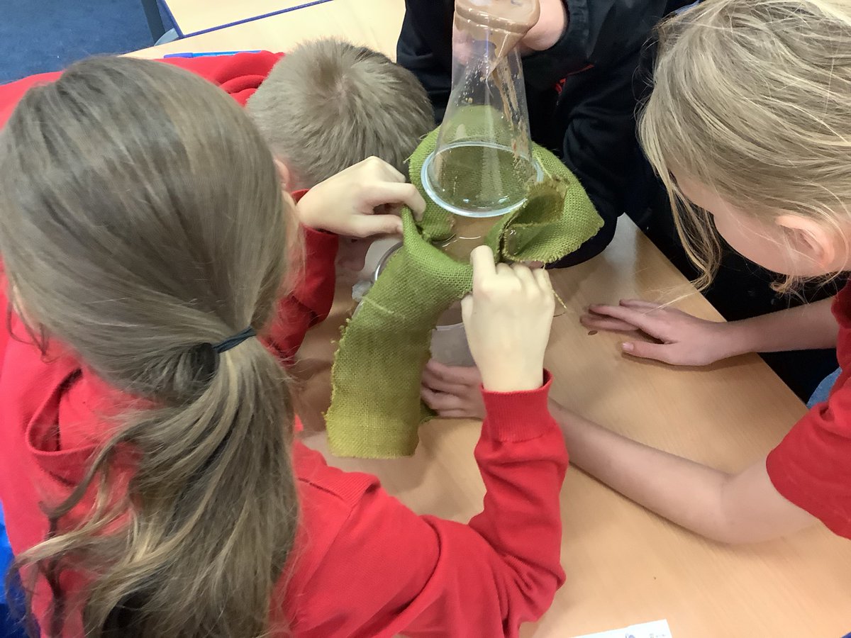 MrsCrozierFalla's tweet photo. Year 5 are investigating how to separate mixtures this week in Science. @FallaParkSchool @Miss_Carr_Falla 🥼🧪 https://t.co/T9UP11K06k
