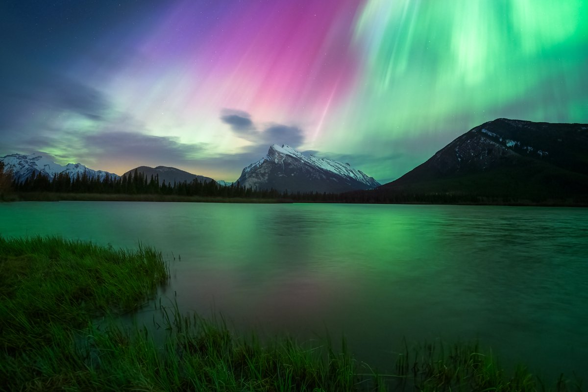 This is why I’ll never stop chasing the northern lights.

#Aurora #CanadianRockies