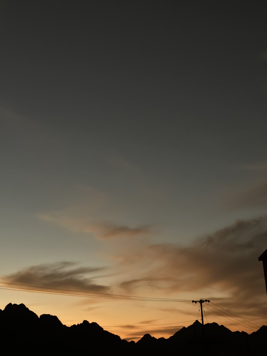 AsmaAlessi's tweet photo. Sunset will always be my favorite color.✨ https://t.co/2gDM6oeMMu