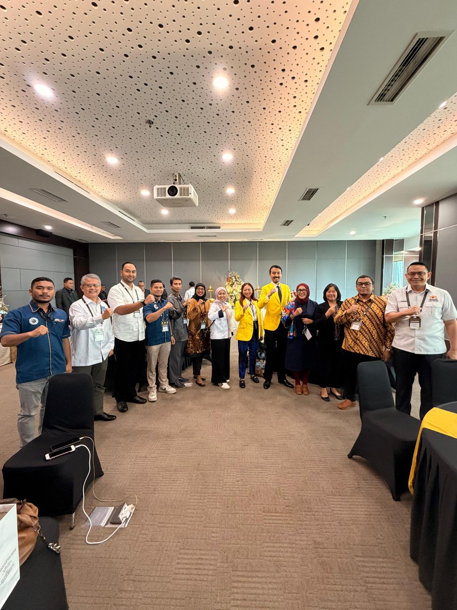 MUDASIR_SE's tweet photo. Saya sebagai Ketua IKA UTU Pulau Jawa mewakili Ketum dan didampingi oleh adinda Mustafa, S.H, menghadiri acara Rapat Koordinasi Nasional Bidang Pembangunan Manusia, Kebudayaan dan Pembangunan Berkelanjutan Kadin Indonesia 2025.

#ikautu #kampus_utu #kadinindonesia https://t.co/nw7hyVToWc