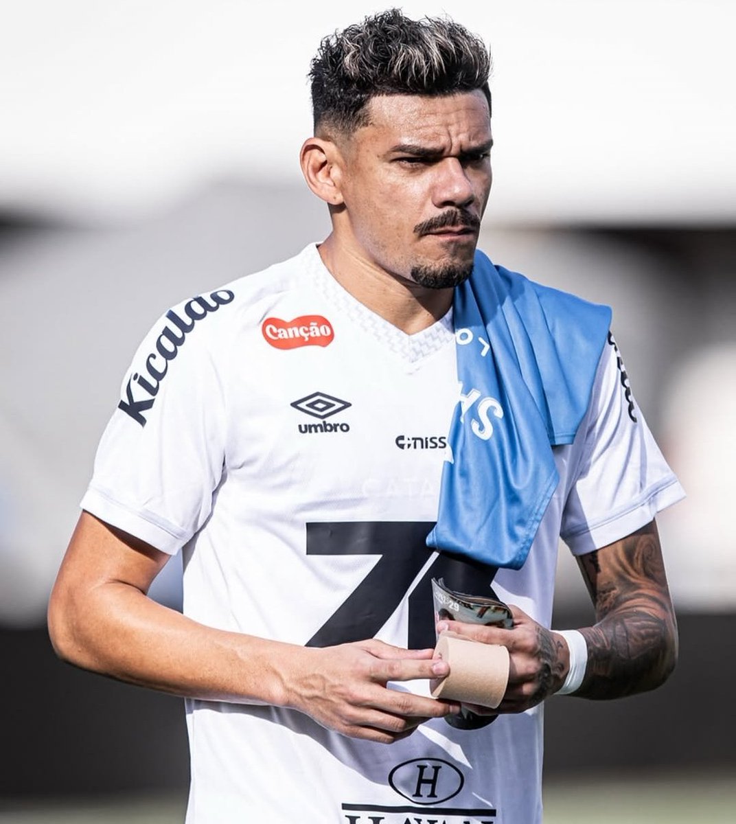 Tiquinho Soares não enfrenta o Juventude, mas pode voltar contra o Cruzeiro. 

🗞️ <a href="/lucas_musetti/">Lucas Musetti Perazolli</a>