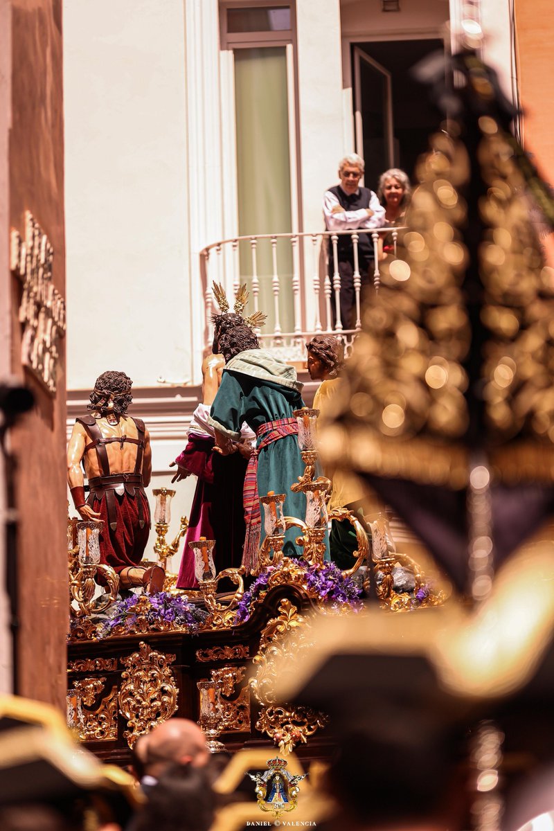 Felicitamos desde estas líneas a la muy querida <a href="/AgrupacionVR/">Virgen de los Reyes</a>  por el acuerdo alcanzado con la <a href="/MilagrosaHdad/">Hermandad de la Milagrosa</a>  para poner su música el Sábado de Pasión tras el Señor de la Esperanza. 

Sabemos las horas, desvelos y esfuerzo que hay detrás de cada nota.
