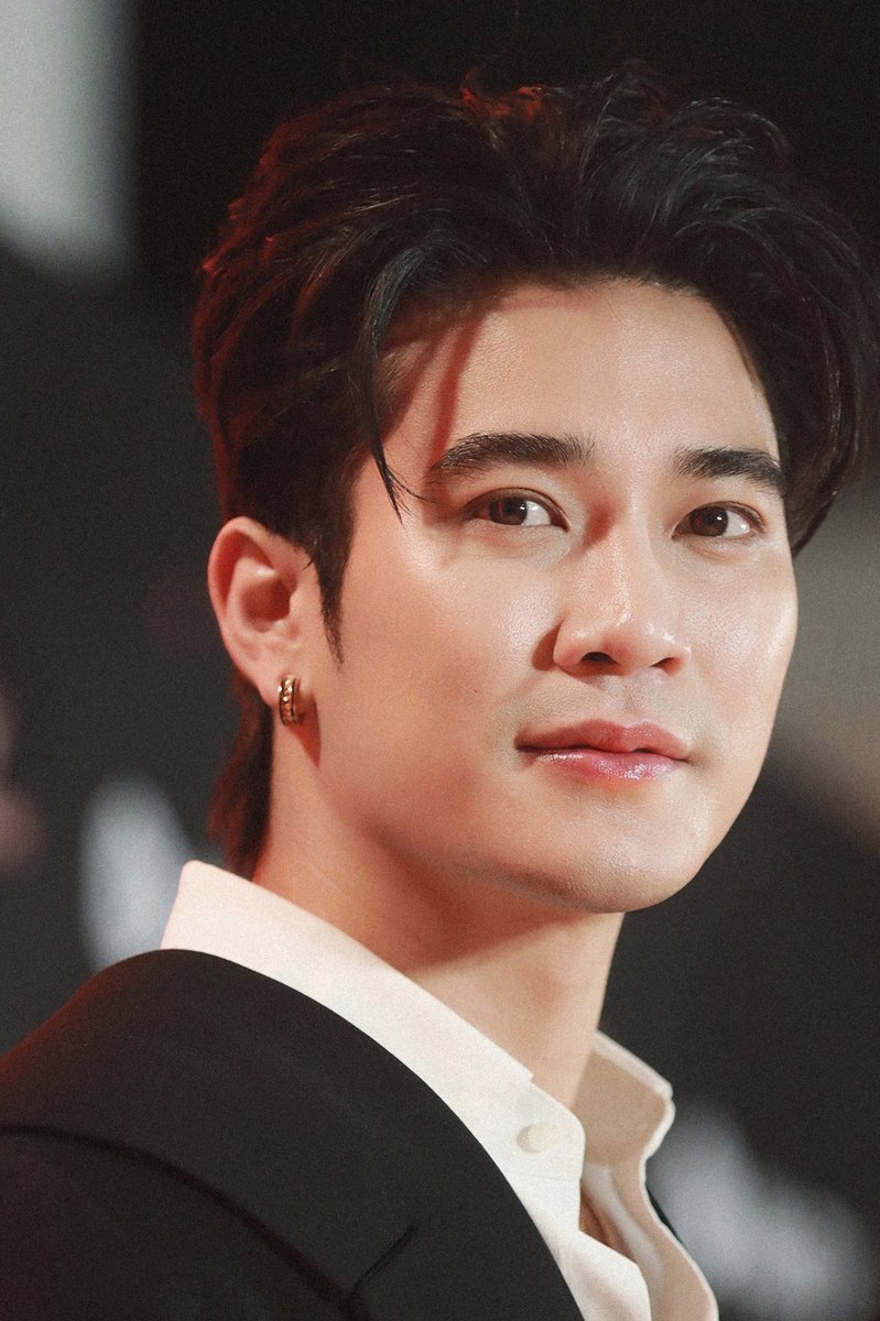 patxxblyb's tweet image. รัชทายาทสกุลเซวียนอู่ฝั่งเหนือ ถูกทหารเอกคนของจูเชว่ฝั่งใต้จับตัวไป ชาวบ้านลือกันว่าเป็นการเรียกค่าไถ่ พากันชุมนุมเร่งฝั่งเซวียนอู่ให้ยอมแล้วไถ่ตัวรัชทายาทกลับทางเหนือให้เร็วที่สุด เพราะพลังหยินถูกรบกวน เกรงว่าบ้านเมืองจะไม่สงบสุข