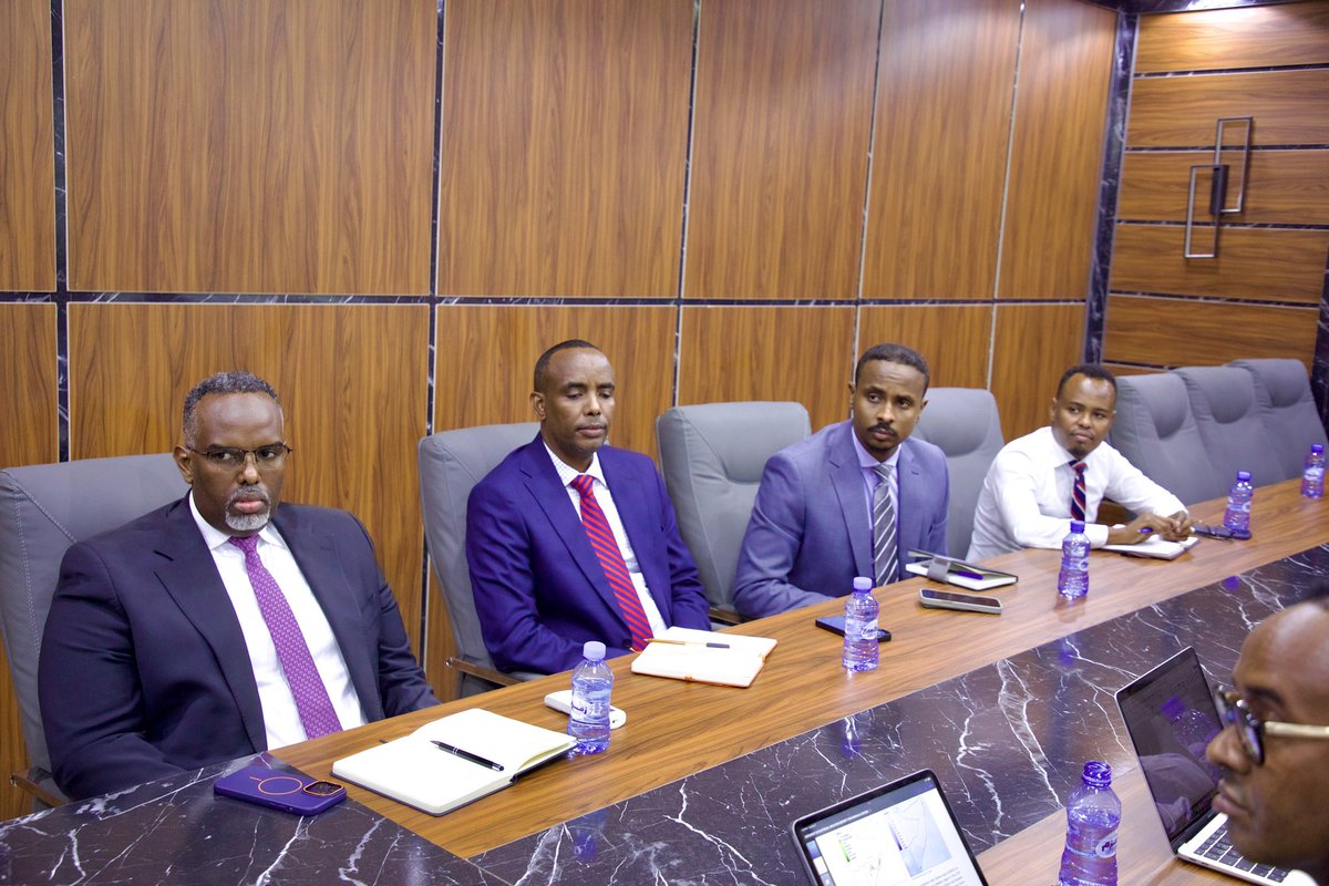 MoPIED_Somalia's tweet photo. The @MoPIED_Somalia today led a high-level meeting to accelerate coordinated drought response efforts. Minister @HonBeenebeene and @SoDMA_Somalia commissioner, Mr @MahamuudMoallim outlined urgent measures to support drought-affected communities. https://t.co/BNstF4im5S